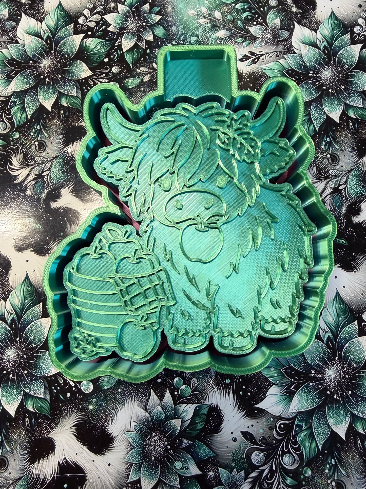 Highland Cow w/ Apples 386