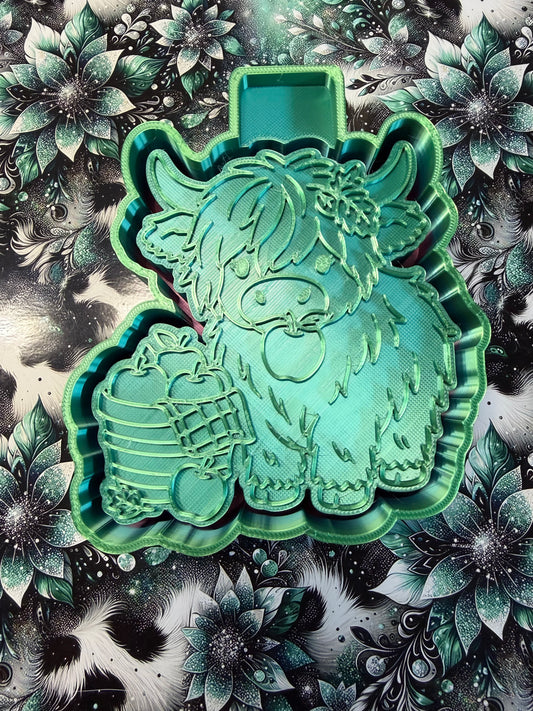 Highland Cow w/ Apples 386