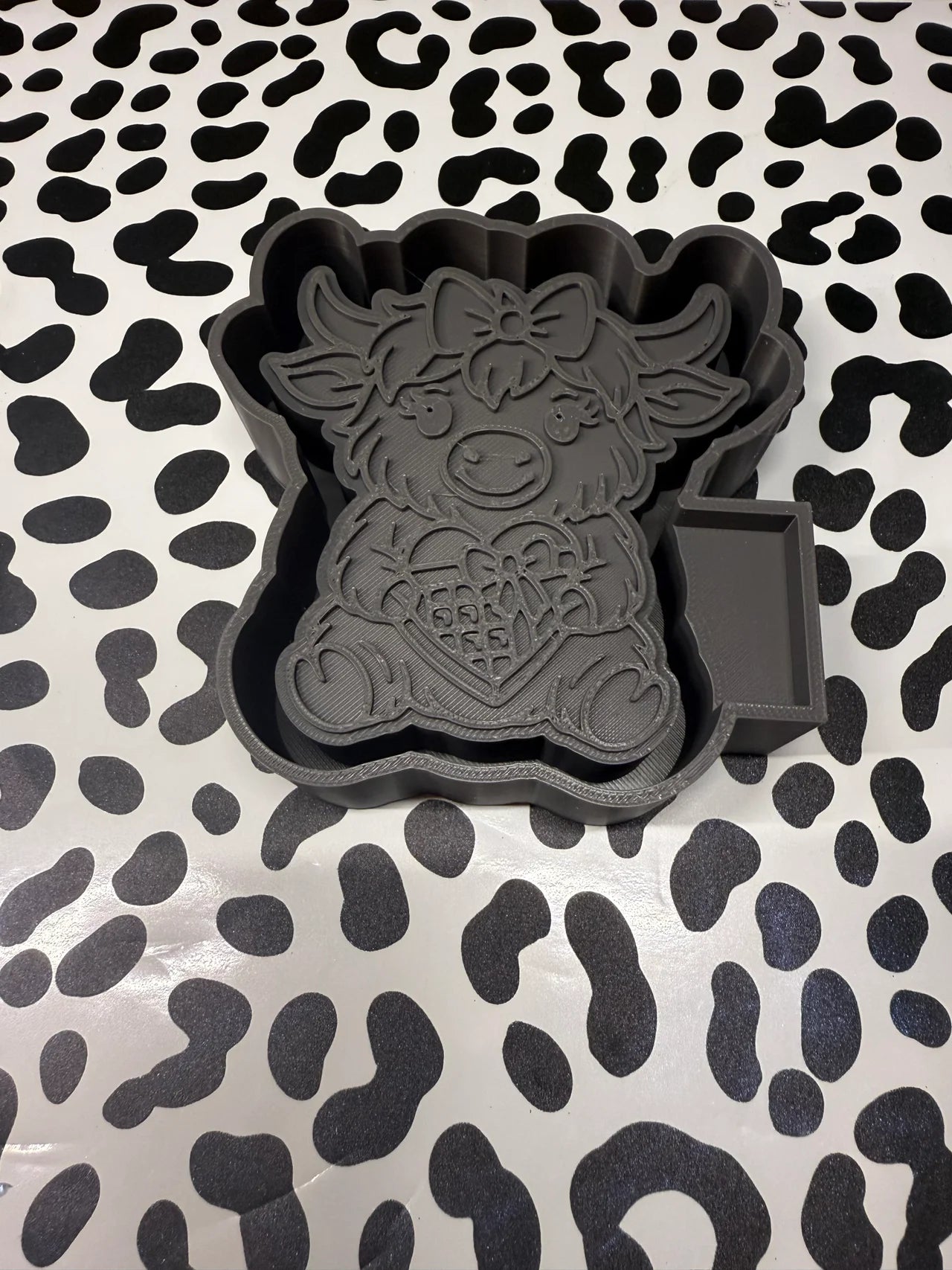 Chocolately Highland Mold #77